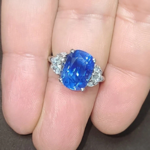 8.05 Carat Natural Kashmir Blue Sapphire Vintage Engagement Ring – Platinum